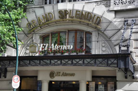 Chegando a uma das mais charmosas livrarias de Buenos Aires, capital da Argentina